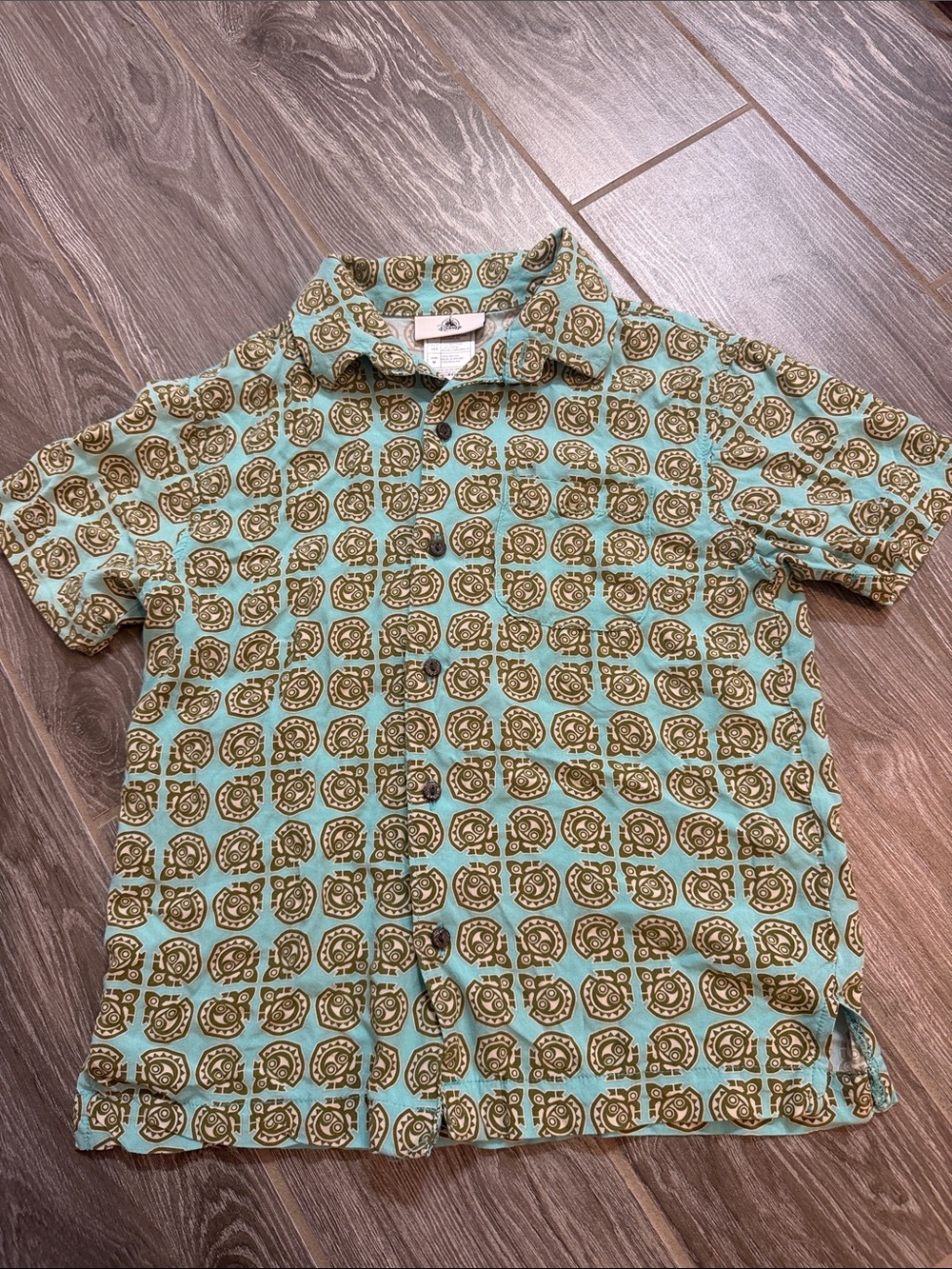 Disney Parks boys Short-Sleeve Button-Down Shirt w/ Polynesian print- medium EUC